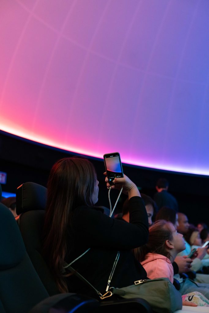 Acción con influencers en el CosmoCaixa